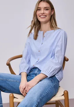 Kimono long bleu pâle à motif fleuri et paon
