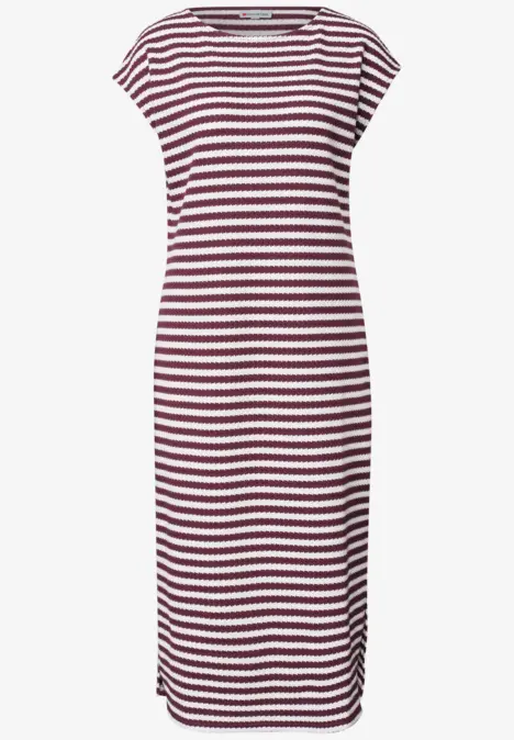 Ärmelloses, knielanges, gestreiftes Jersey-Kleid in Bordeauxrot und Weiß mit geradem Schnitt.