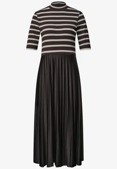 Schwarz-weiß gestreiftes, knielanges Kleid mit kurzem Arm und plissiertem Rock.