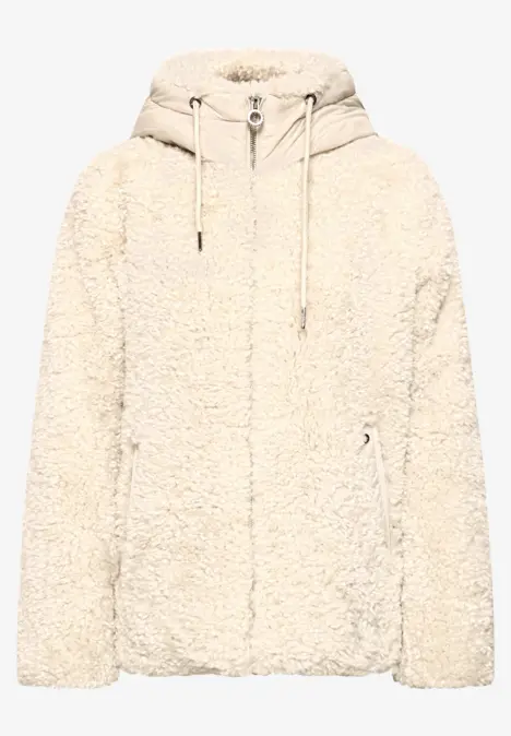Cremefarbene Teddy-Fleece-Jacke mit Kapuze, Reißverschlusstaschen und flauschiger Textur.