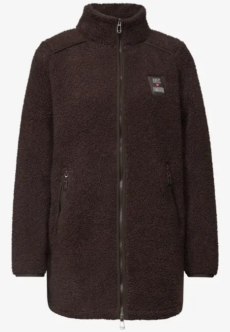 Dunkelbraune, knielange Fleecejacke mit Frontreißverschluss, hohem Kragen und zwei seitlichen Reißverschlusstaschen.