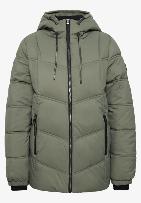 Grüne, wattierte Winterjacke mit Kapuze, Reißverschlüssen und seitlichen Taschen.