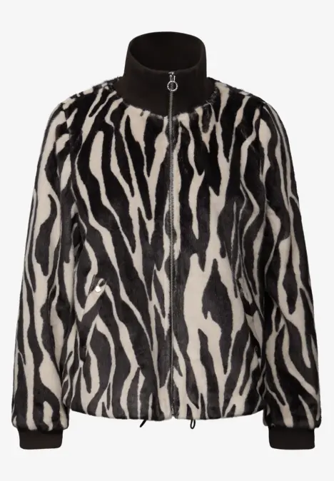 Jacke mit Zebramuster und Reißverschluss.