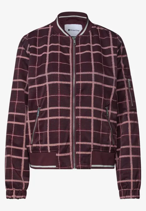 Bordeauxfarbener Bomber mit rosafarbenem Karomuster, Reißverschluss, elastischen Bündchen und Taschen.