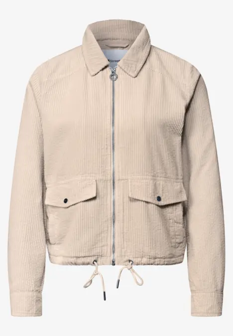 Beige Cord-Jacke mit Reißverschluss, Hemdkragen, zwei Klappentaschen und Kordelzug am Saum.