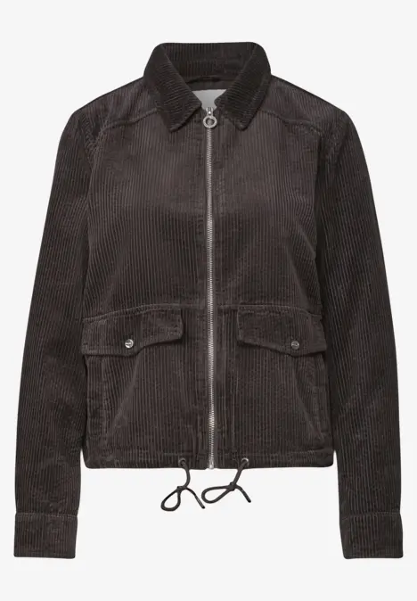 Dunkelbraune Cordjacke mit Reißverschluss, Hemdkragen und aufgesetzten Taschen.