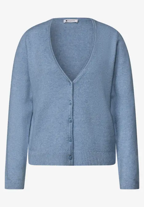 Ein hellblauer, leichter Damen-Cardigan mit V-Ausschnitt und Knopfleiste.
