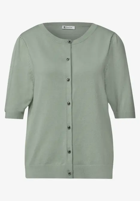 Hellgrüne Strickjacke mit kurzen Ärmeln und Knopfleiste.