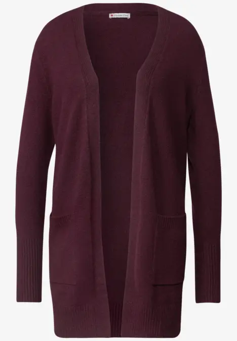 Bordeauxroter, offener Strickcardigan mit langen Ärmeln und aufgesetzten Taschen.