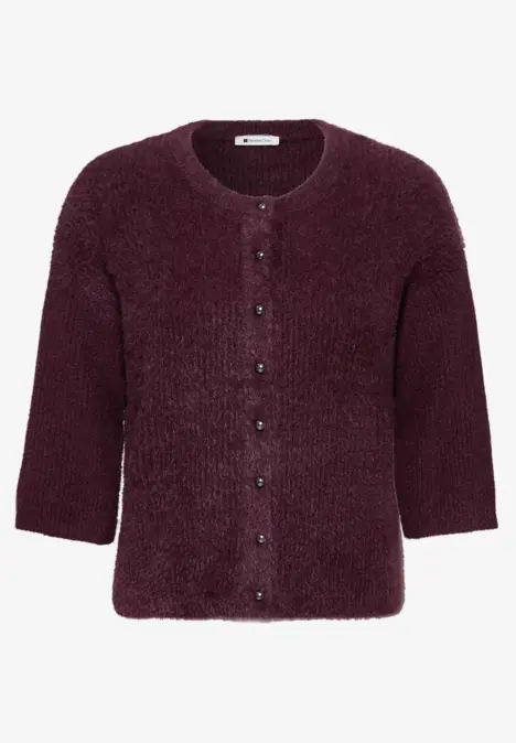 Dunkellila flauschige Damenstrickjacke mit 3/4-Ärmeln, Rundhalsausschnitt und Knopfleiste.