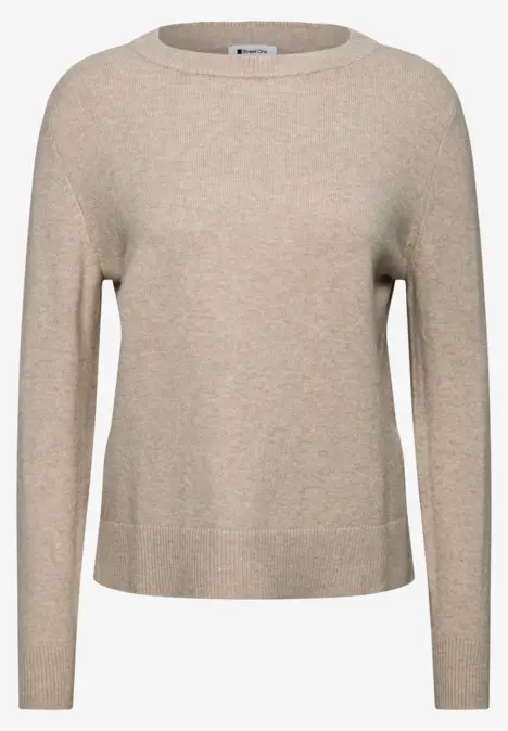 Beiger Pullover mit Rundhalsausschnitt und langen Ärmeln.
