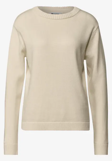 Beiger, langärmeliger Pullover aus feinem Strick mit Rundhalsausschnitt.