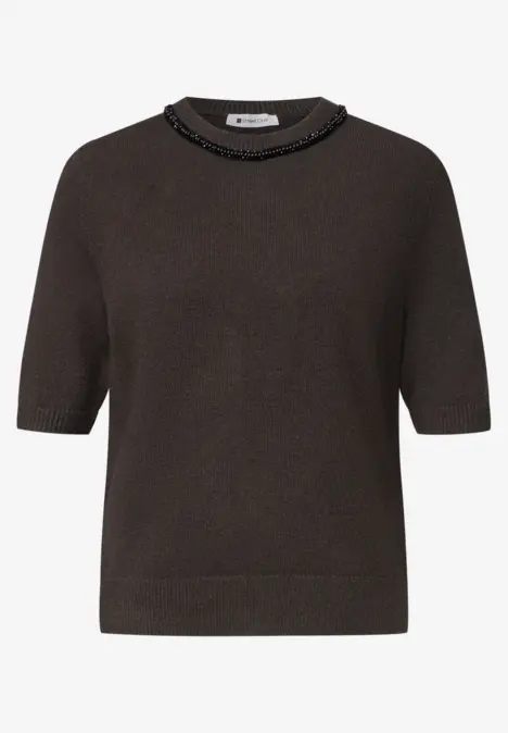 Dunkelbrauner Kurzarm-Strickpullover mit Rundhalsausschnitt.