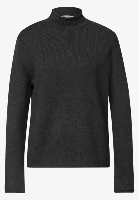Schwarzer Rollkragenpullover mit langen Ärmeln, schlichtem Design.