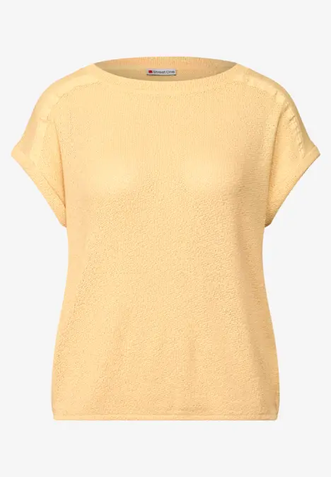 T-shirt jaune à manches courtes et col rond.