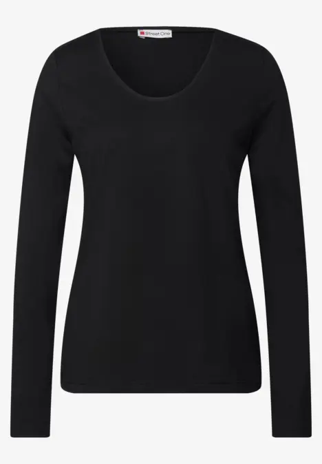 Schwarzes Langarmshirt mit Rundhalsausschnitt.