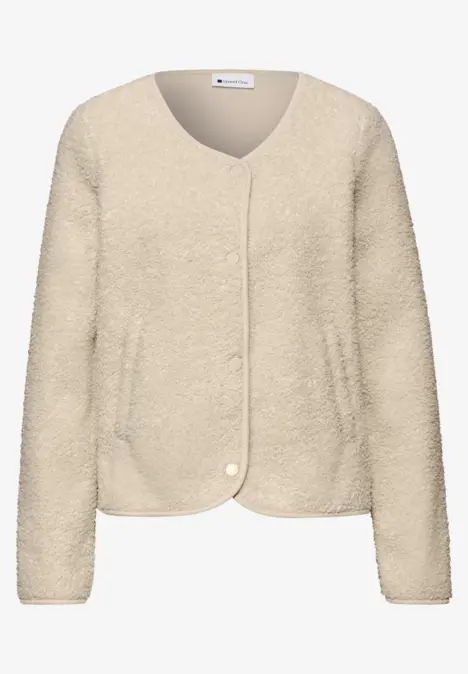 Beiger Teddy-Fleece-Cardigan mit V-Ausschnitt, langen Ärmeln und versteckten Druckknöpfen – weich und kuschelig.