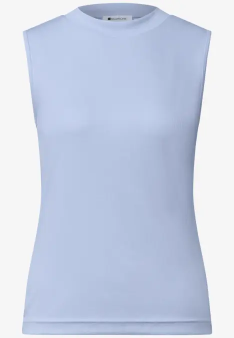 Hellblaues ärmelloses Damen-Top mit rundem Ausschnitt, schlicht und enganliegend.