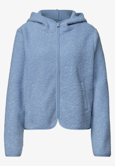 Hellblauer, flauschiger Reißverschluss-Hoodie mit Kapuze und langen Ärmeln.