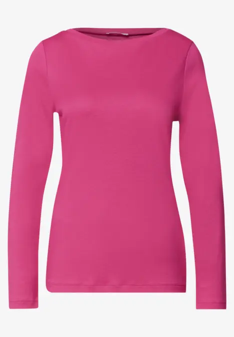 Un haut rose à manches longues pour femme au design épuré