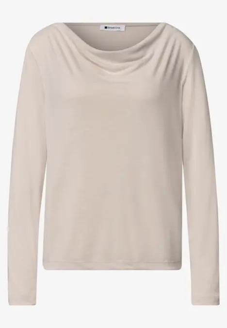 Beige Langarmshirt mit drapiertem Wasserfallkragen.