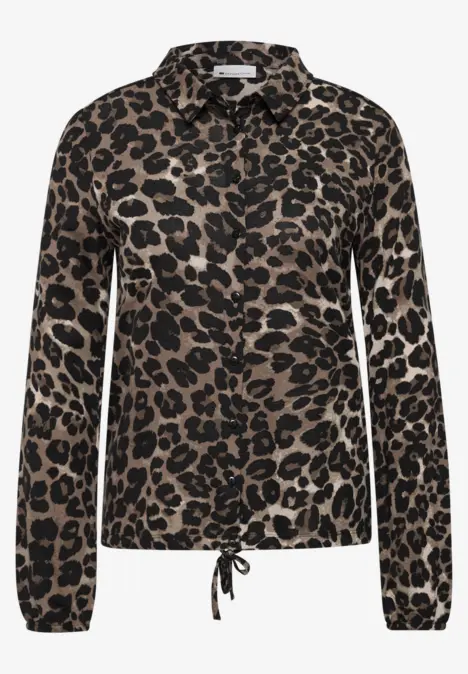 Leichte Bluse mit braun-schwarzem Leopardenmuster, lange Ärmel und Kordelzug im Saum