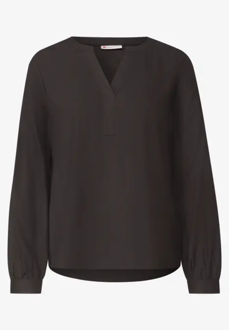 Schwarze, locker sitzende Bluse mit V-Ausschnitt und langen Ärmeln.
