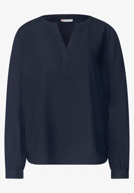 Schlichte dunkelblaue Bluse mit V-Ausschnitt und langen Ärmeln.