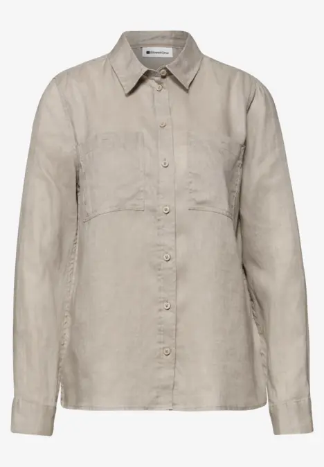 Hellbeige Leinenbluse mit Kragen, langen Ärmeln und durchgehender Knopfleiste.