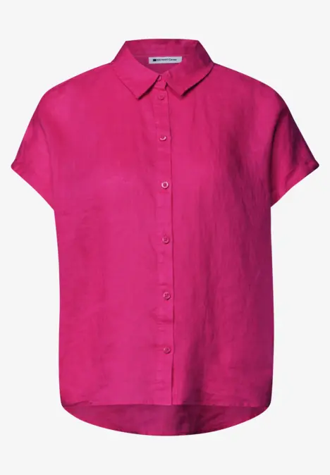 Leichte, kurzärmelige Bluse in kräftigem Pink mit durchgehender Knopfleiste und Hemdkragen.