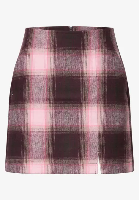 Mini-jupe à carreaux rose et noir avec fente latérale, style tendance et ajusté.