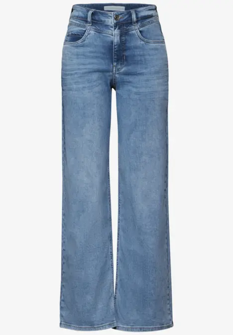Blaue Jeans mit weitem Bein und klassischem Schnitt.