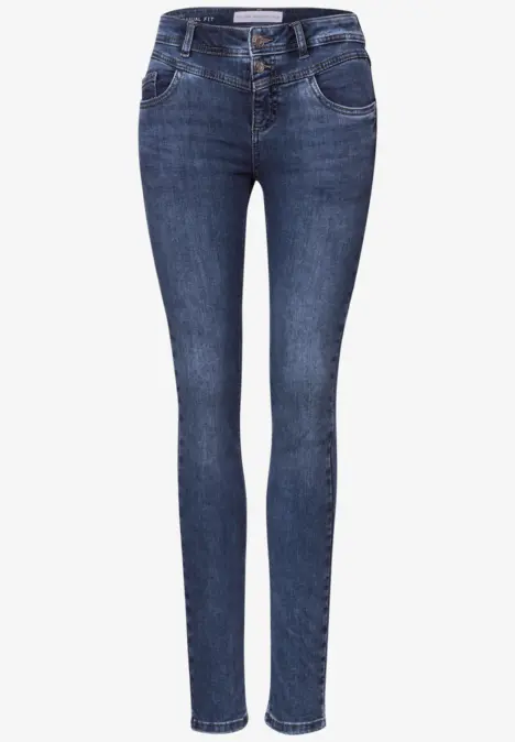 Blaue Damen-Jeanshose im Slim-Fit-Schnitt.