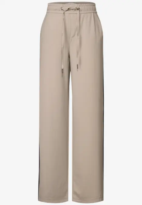 Beigefarbene Hose mit weitem Bein und Kordelzug am Bund.