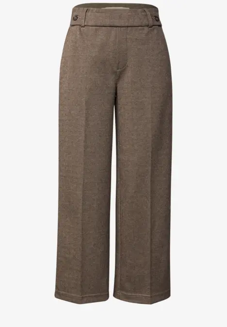 Braune, weite Stoffhose mit geradem Bein und Knöpfen am Bund.