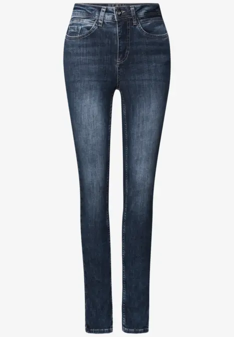 Dunkelblaue Skinny-Jeans mit fünf Taschen.