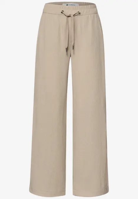 Bequeme, weite, beige Hose mit Tunnelzug-Bund aus leichtem Material.