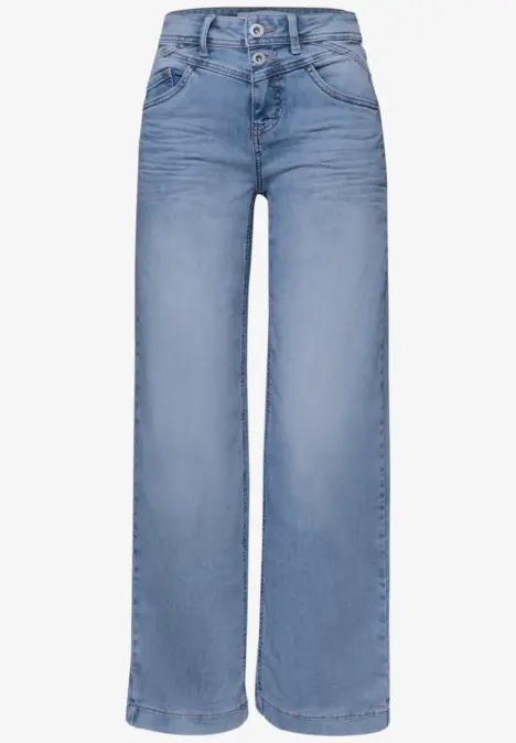 Helle, weit geschnittene Jeans mit hoher Taille.