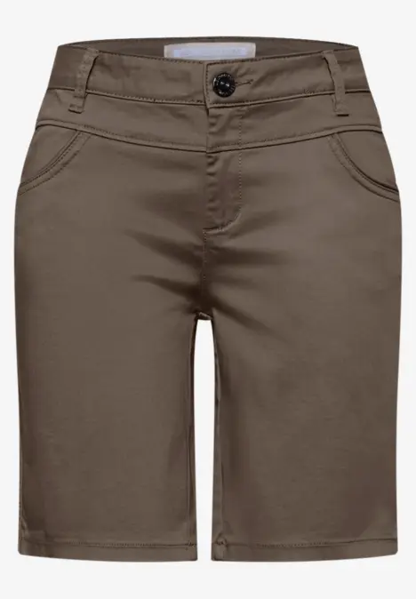 Braune knielange Shorts aus Baumwoll-Chino mit Knopfverschluss und seitlichen Eingrifftaschen.