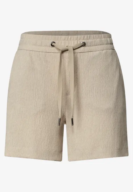 Beige Sweatshorts mit Tunnelzug und seitlichen Eingrifftaschen.