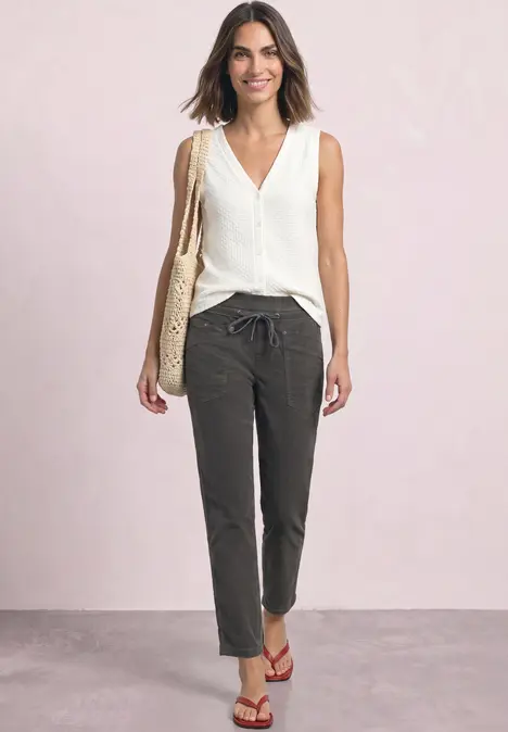 Slim Leg Cordhose im Loose Fit gravel grey