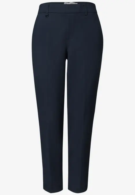 Schlanke dunkelblaue Damenhose mit geradem Schnitt und praktischen Seitentaschen, ideal für Büro und Alltag.