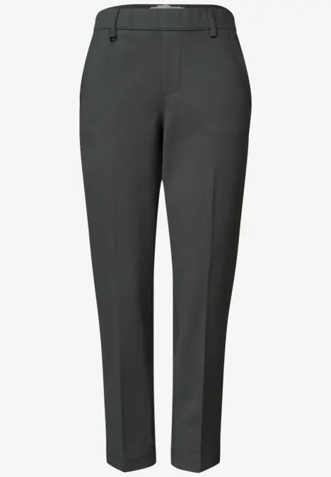 Schlichte graue Stoffhose mit geradem Bein und seitlichen Eingrifftaschen.