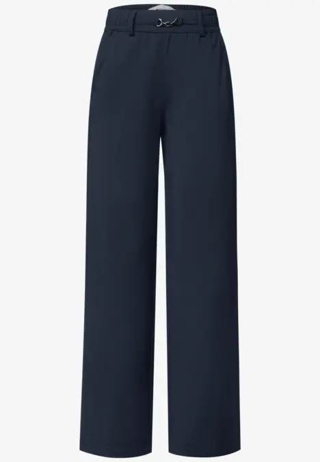 Dunkelblaue, gerade geschnittene Hose mit weitem Bein, hohem Bund und feiner Struktur.