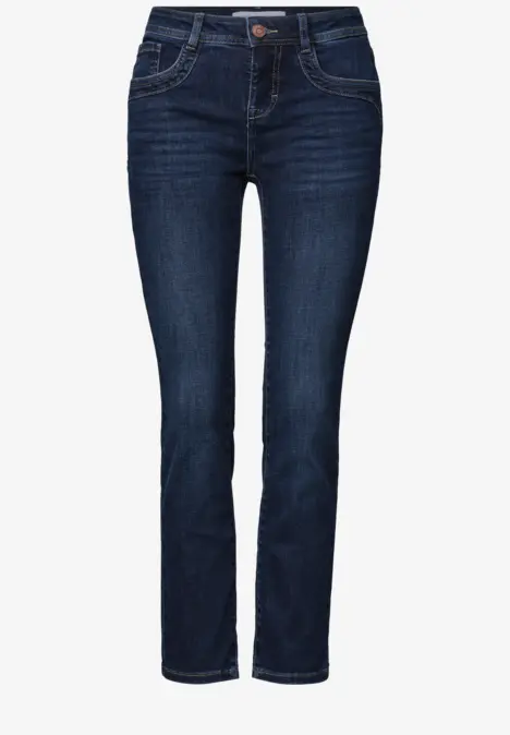 Donkerblauwe damesjeans met rechte pasvorm en klassiek five-pocket ontwerp.