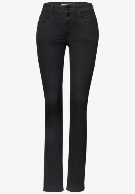 Schwarze Jeanshose mit leicht ausgestelltem Bein und klassischen Five-Pocket-Taschen.