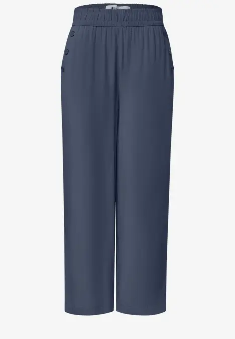 Dunkelblaue, gerade geschnittene Hose mit elastischem Bund und seitlichen Taschen.