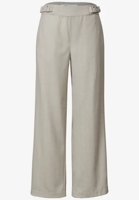 Leichte graue Stoffhose mit weitem, geradem Bein und verstellbaren Taillenriegeln seitlich.