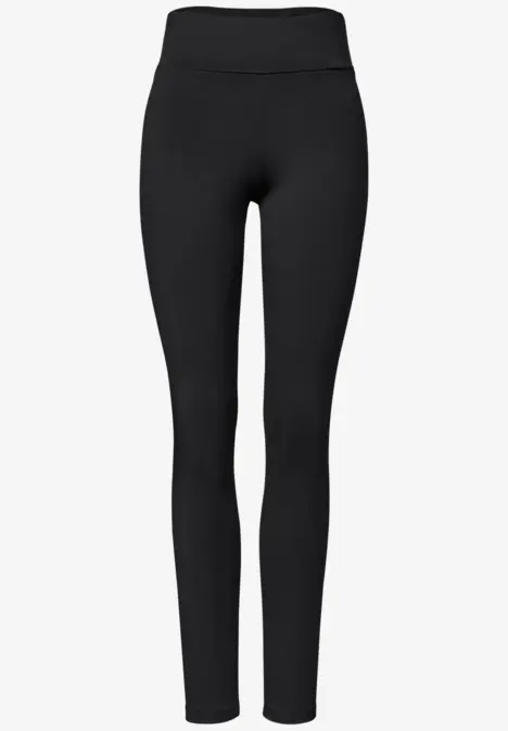 Schwarze, figurbetonte Leggings mit hohem Bund.