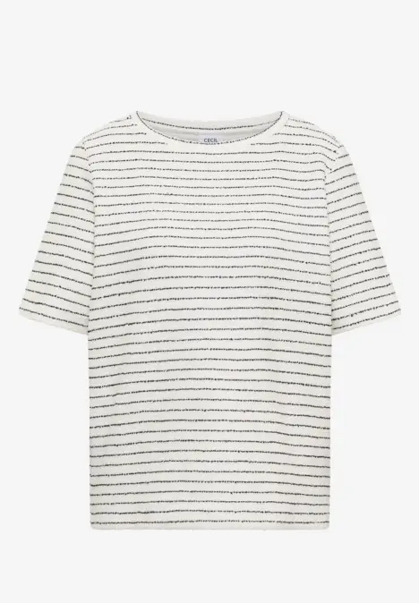 Weißes T-Shirt mit kurzen Ärmeln und feinen schwarzen Querstreifen.